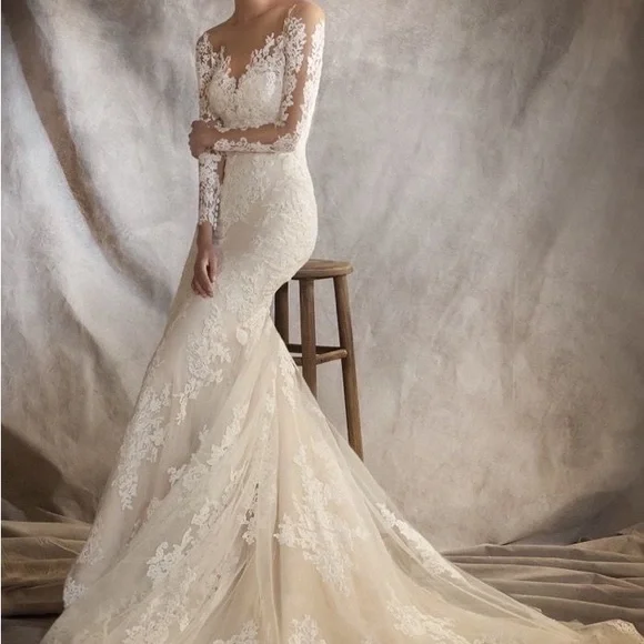 Pronovias Long Sleeve Sheath Mermaid Wedding Dress w/ Sewn-in Shapewear